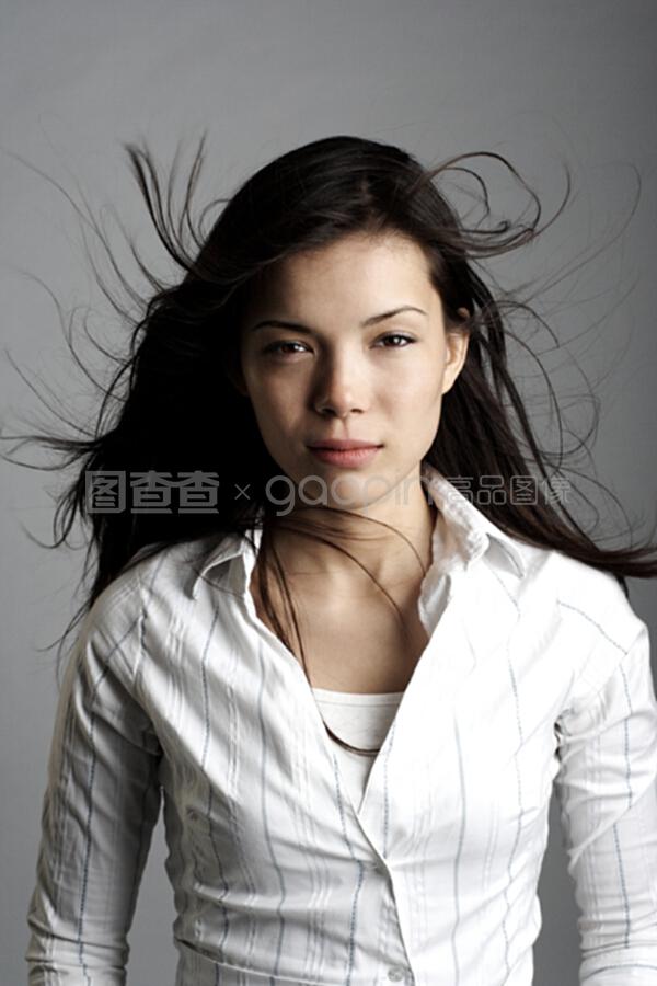 96间房主跳舞 弹壳酒吧